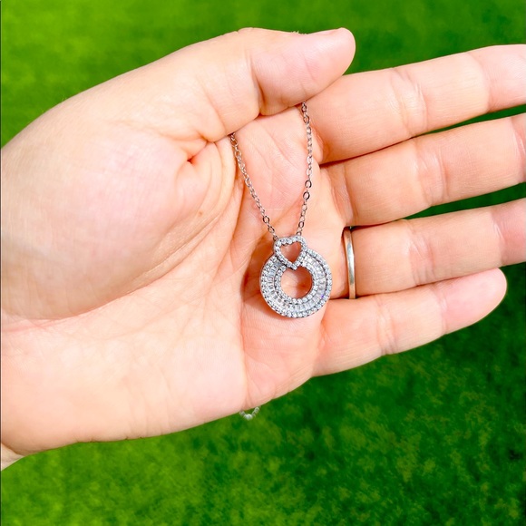 Jewelry - S925 Sterling Silver heart in a circle necklace